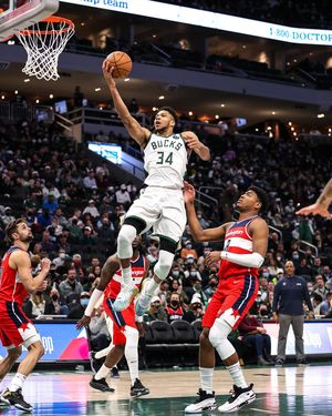 Image post by @giannis_an34 on Instagram