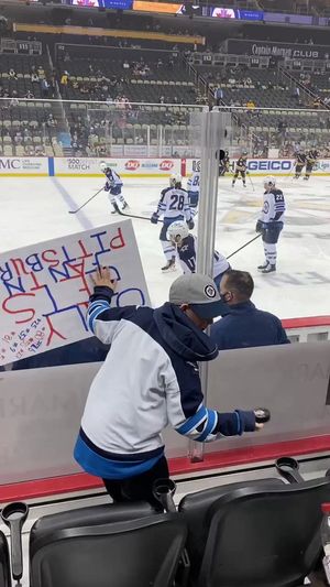 Video post by @penguins on Twitter