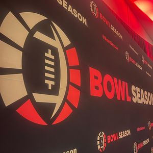 Image post by @holidaybowl on Instagram
