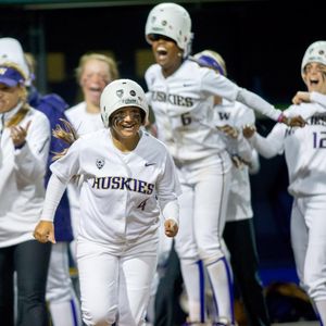 Image post by @uwsoftball on Instagram