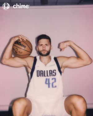 Image post by @dallasmavs on Instagram