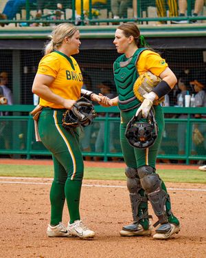 Image post by @BaylorSoftball on Twitter