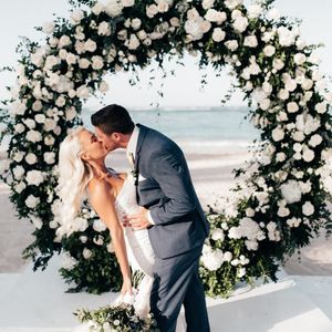 Image post by @theknot on Instagram