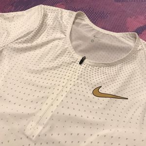 Image post by @bell.lap.track.and.field.gear on Instagram