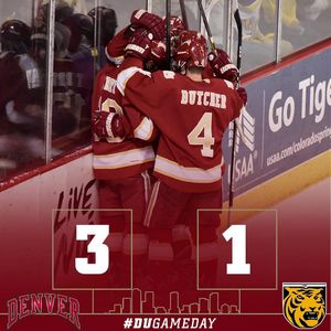 Image post by @du_hockey on Instagram