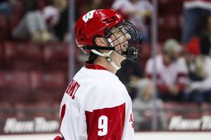 Image post by @BadgerMHockey on Twitter