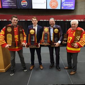 Image post by @du_hockey on Instagram