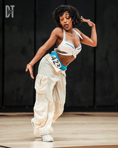 Image post by @CavsDanceTeam on Twitter