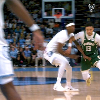 Video post by @BucksCommunity on Twitter