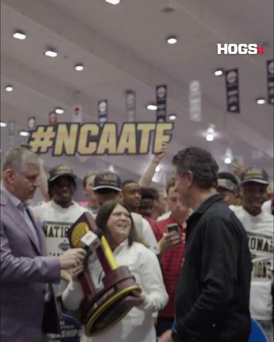 Video post by @HogsPlus on Twitter