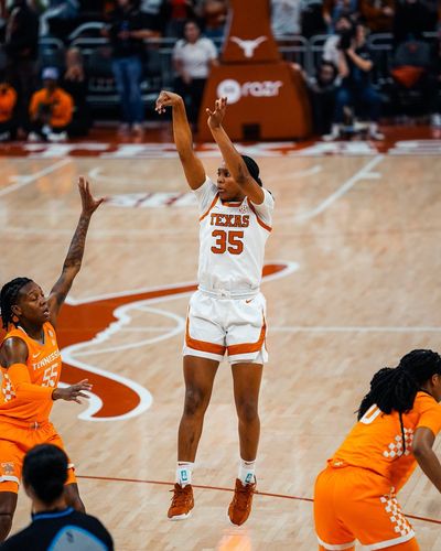 Video post by @NaismithTrophy on Twitter