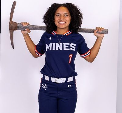 Image post by @MinesSoftball on Twitter