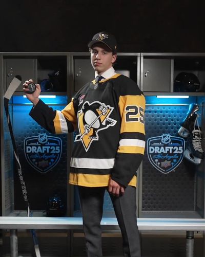 Video post by @penguins on Twitter