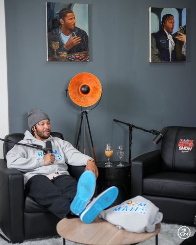 Image post by @Roommates__Show on Twitter