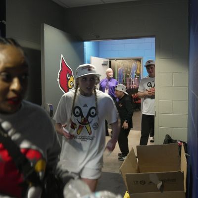 Video post by @LouisvilleWBB on Twitter