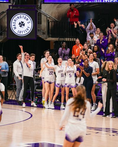 Image post by @uw_wbb on Instagram