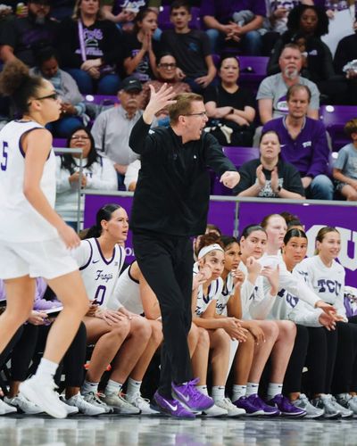Video post by @tcuwbb on Twitter