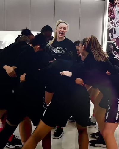 Video post by @SIU_WBasketball on Twitter