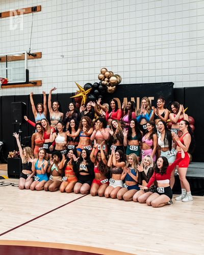Image post by @CavsDanceTeam on Twitter