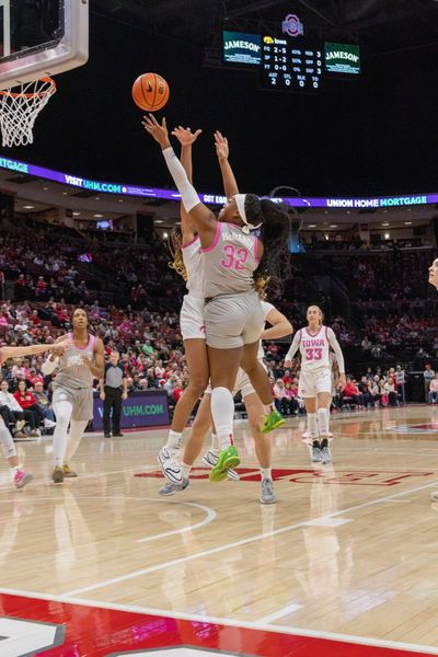 Image post by @NaismithTrophy on Twitter