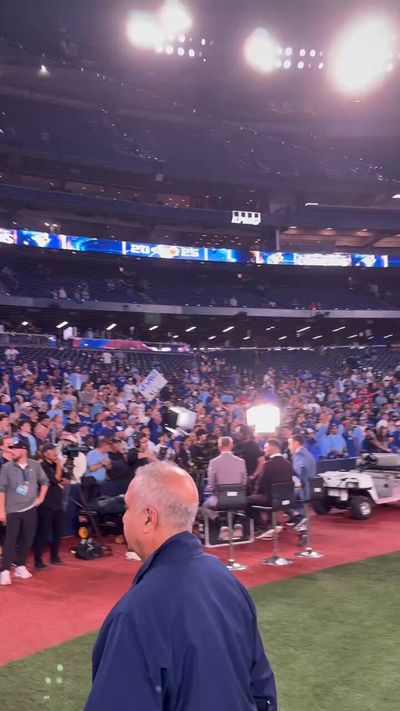 Video post by @theScore on Twitter