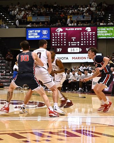 Video post by @SIU_Basketball on Twitter