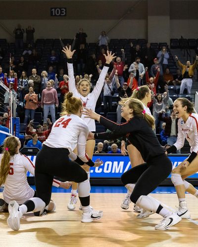 Image post by @uhcougarvb on Instagram