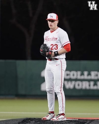 Image post by @uhcougarbb on Instagram