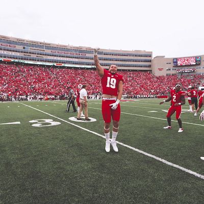 Video post by @badgerfootball on Twitter