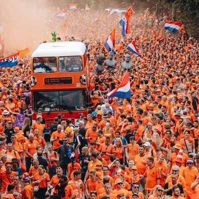 The famous Dutch Orange bus / De beroemde Oranjebus