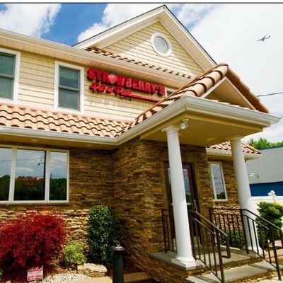 Strawberry's Pub & Pizza 🍕🍴🍺🍗🍓