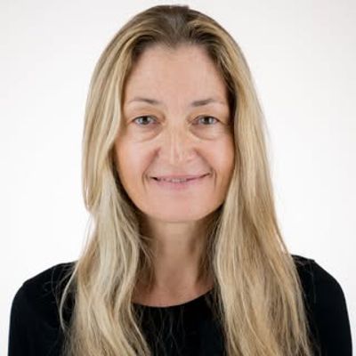 Manuela Davies