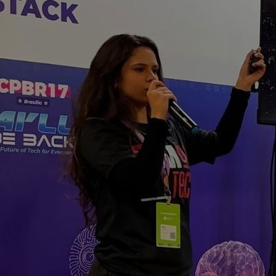 Ana • Estudante de Ciência da Computação