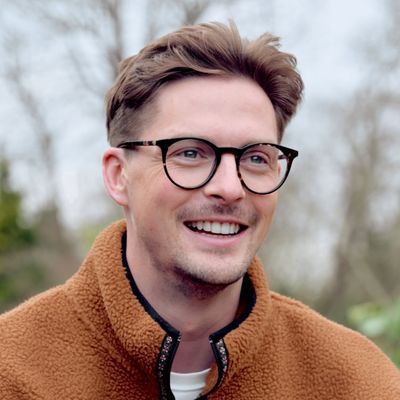 Dr Alex George