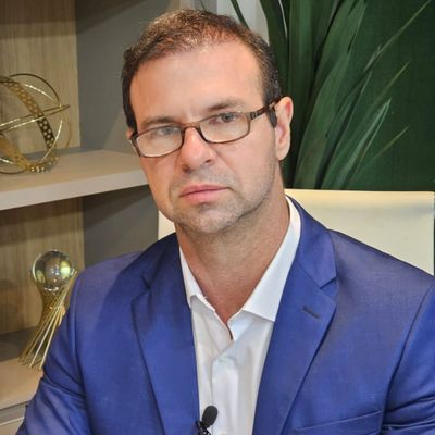 Dr. Telmo Tonon | Transplante Capilar