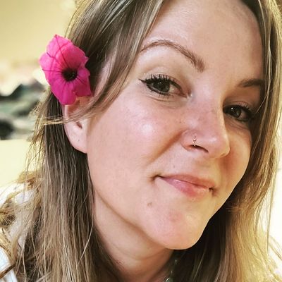 holly smee | therapist | author | artist