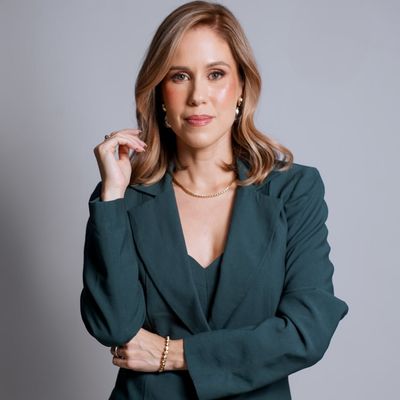 Mayra Nóbrega | Imagem e Posicionamento estratégico