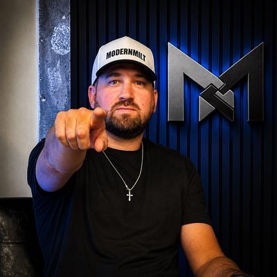 CHRIS. Milton | UGC Carpenter + Digital Creator