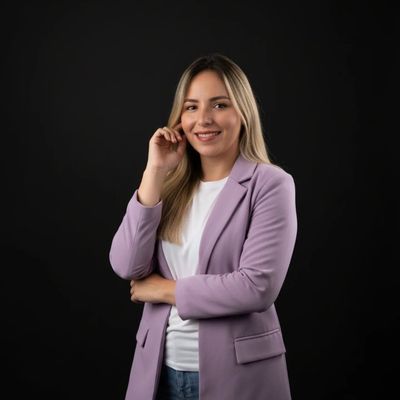Madeleim Depablos | Redes Sociales• Marketing • IA