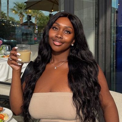 Ashlee Sarai | Creator & Social Media Strategist