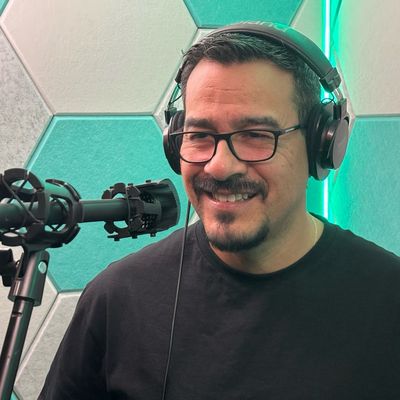 Uriel Batres Locutor Comercial