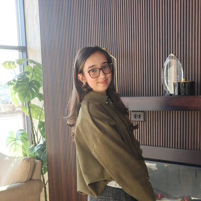 Bushra | Lifestyle & Student Creator 👩🏻‍💻🌸