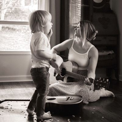 Emily Rose || Boy Mom ||Singer